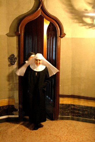 La neoprofessa in abito monastico