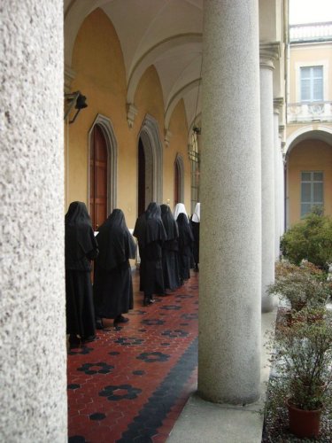 Processione nel chiostro